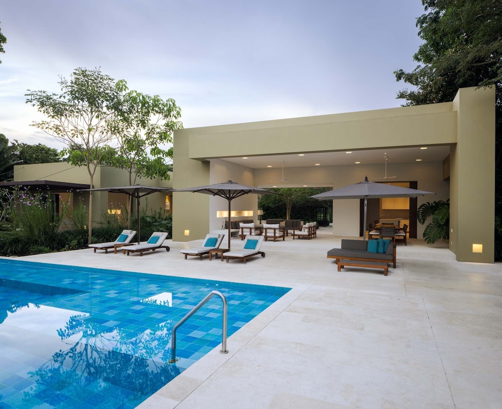 w Amazing 4BR Villa at Mesa de Yeguas