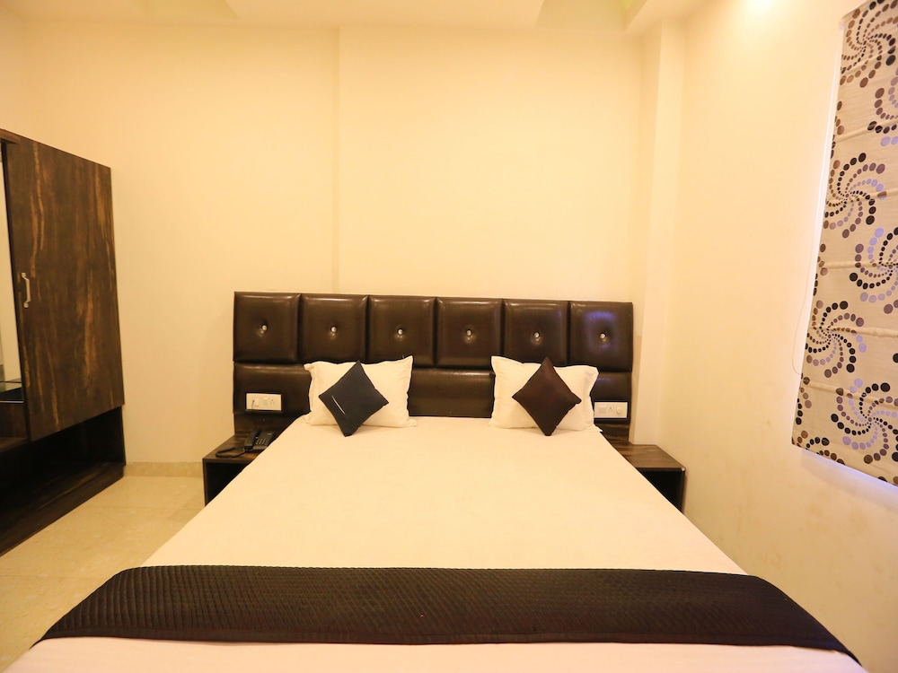OYO Rooms 158 Gomti Nagar Kathota Jheel
