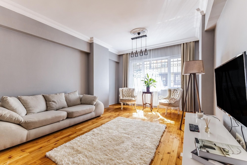 Fully Furnished Magnificent Flat in Uskudar