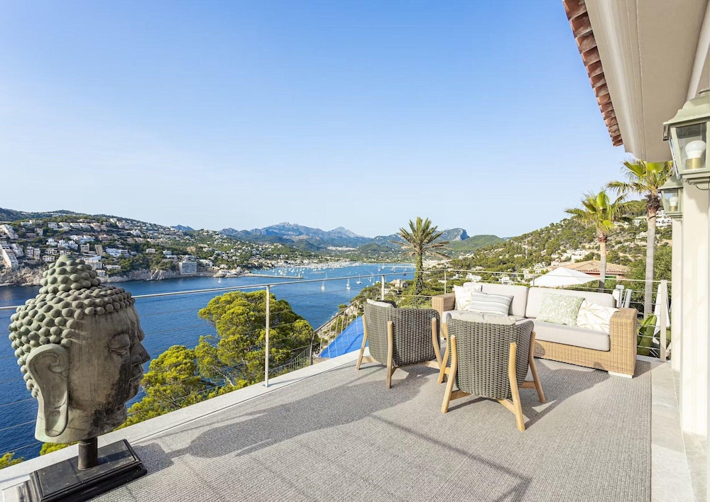 Sea-view Villa Near Port
