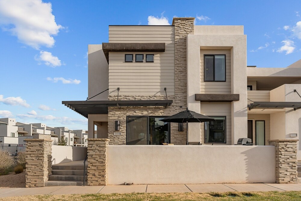 Tahitian Pearl 5 Bedroom Townhouse