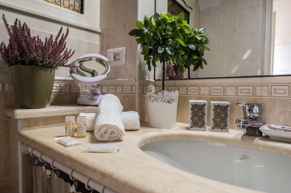 Colosseum 2BR Elegance and Charm