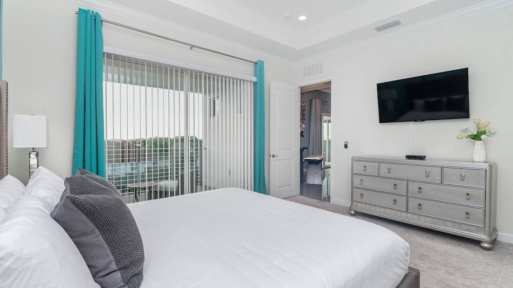 Storey Lake Resort 4 Bedroom Condo w Balcony and Amenities 4 Condo