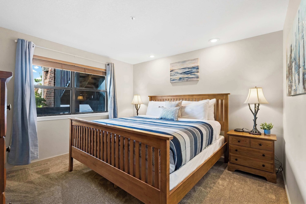 Ron's Retreat Stay for 6 With Resort Amenities