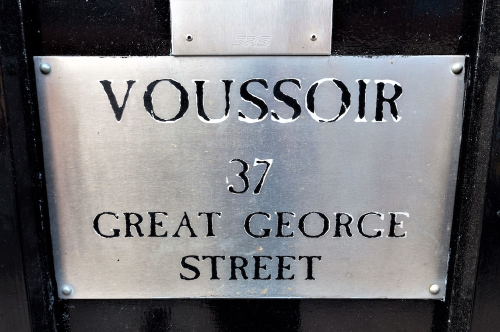 Voussoir Apartments