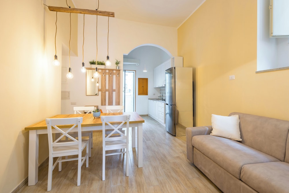 Smooth Vibes at Chiaia by Napoliapartments