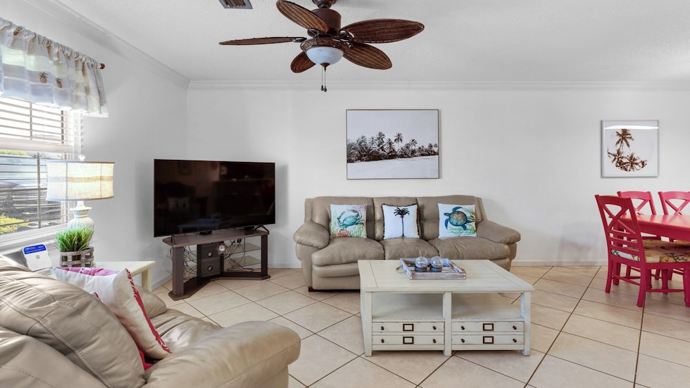Beachside Retreat With Pools & Local Dining + Free Attraction Tickets!