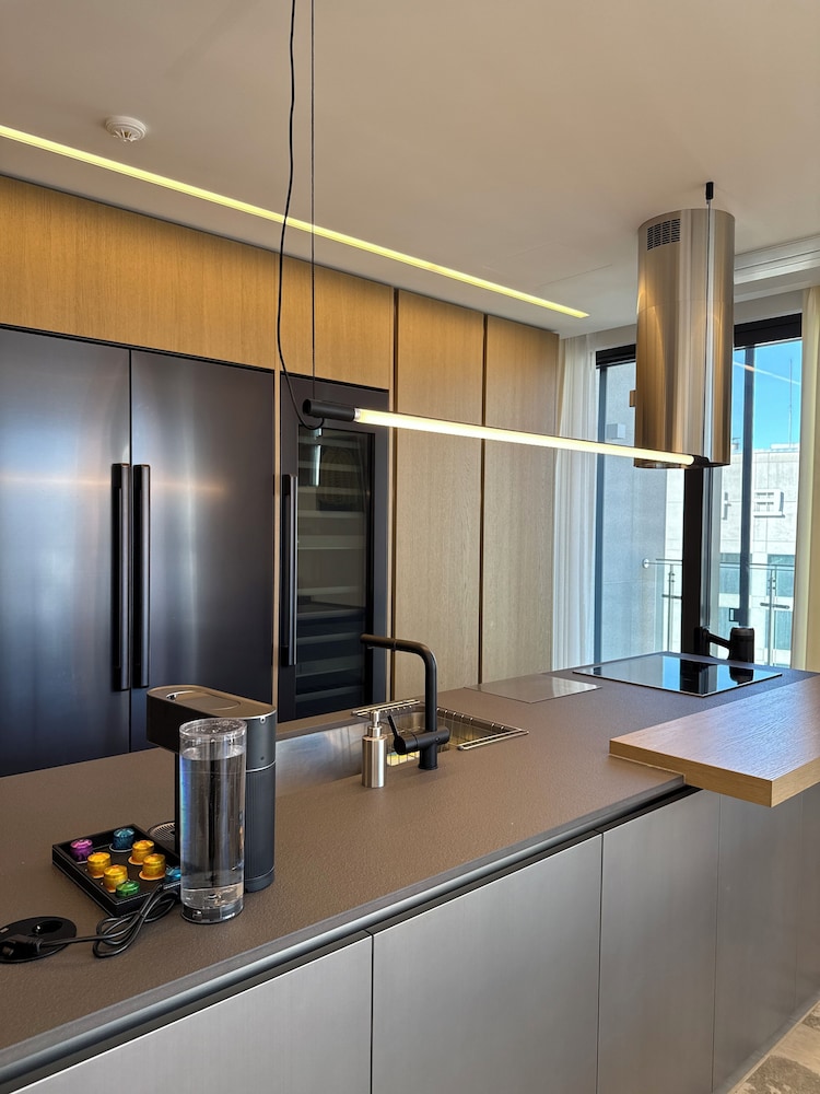 Caelum Black Gangnam Luxury Apt