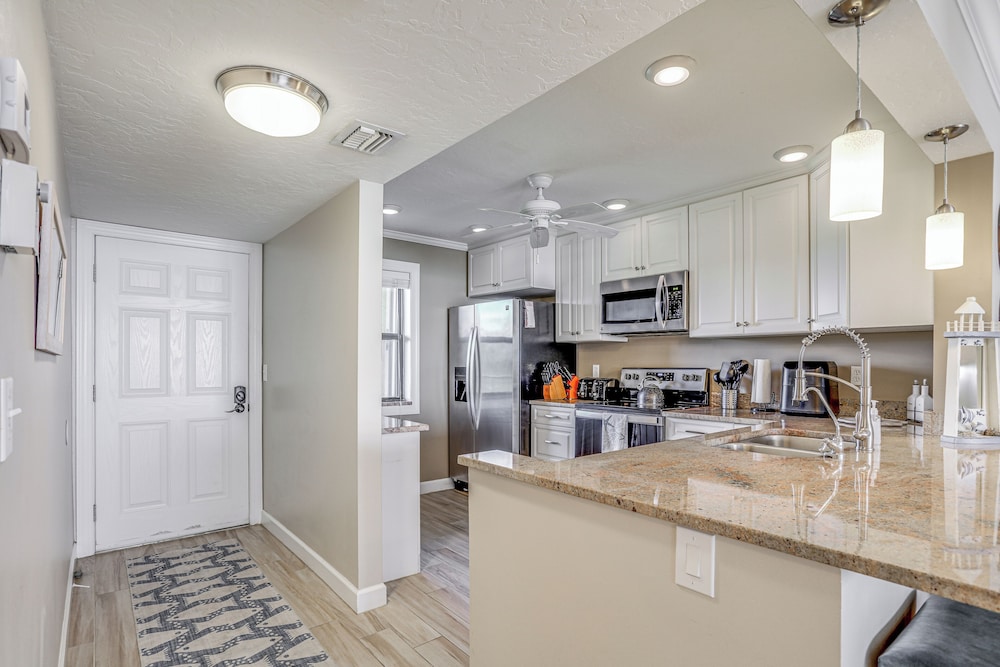 Oceanfront Fort Pierce Condo: Pool & Beach Access!