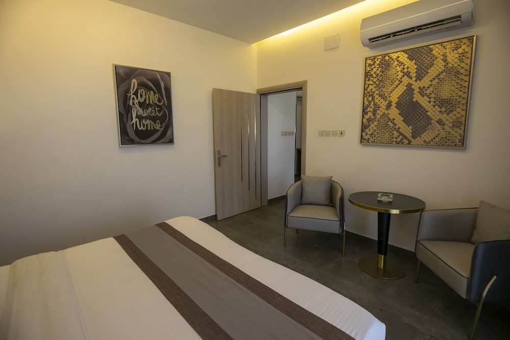 Arayik Resorts