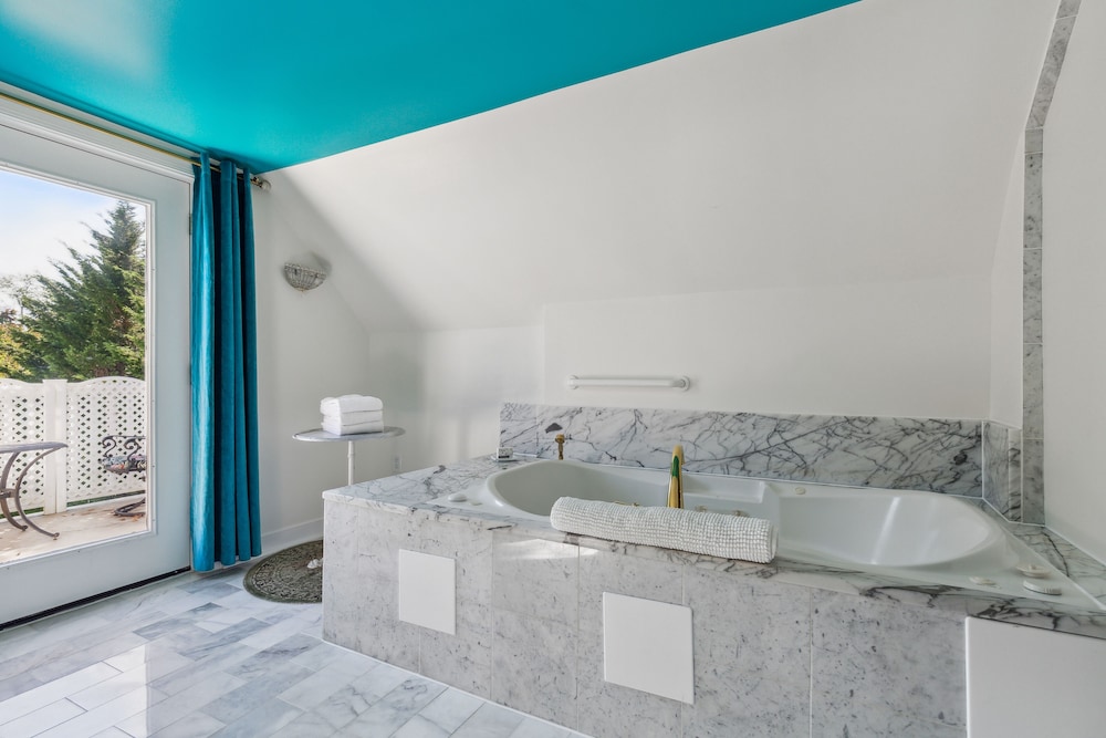 Columbia Vacations - The Columbia Inn at Peralynna Manor - Property Image 98