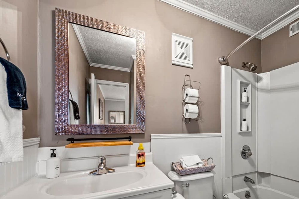 Two Bed Room Condo Mountain Views Indoor Pool