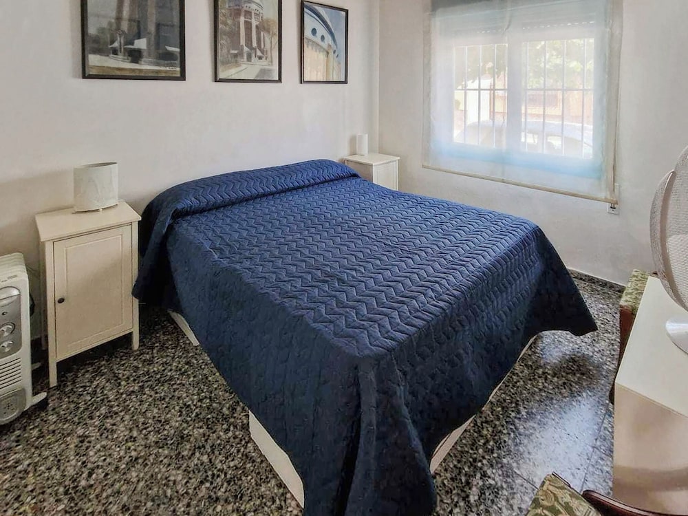 House With Exclusive Pool and Garden 7 min Walk From the Beach and the Center