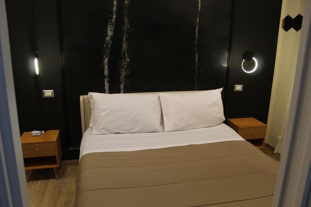 Blackwoody Contemporary Rooms - Toledo