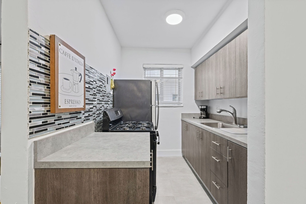 Harding Avenue Apartments by Andes STR