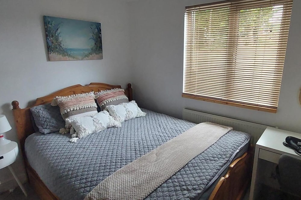 Couples/business/family- Wifi- Parking- Sleeps 2