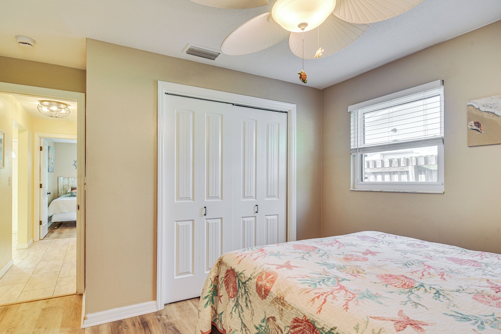 6 Mi to Clearwater Beach: Home w/ Furnished Lanai