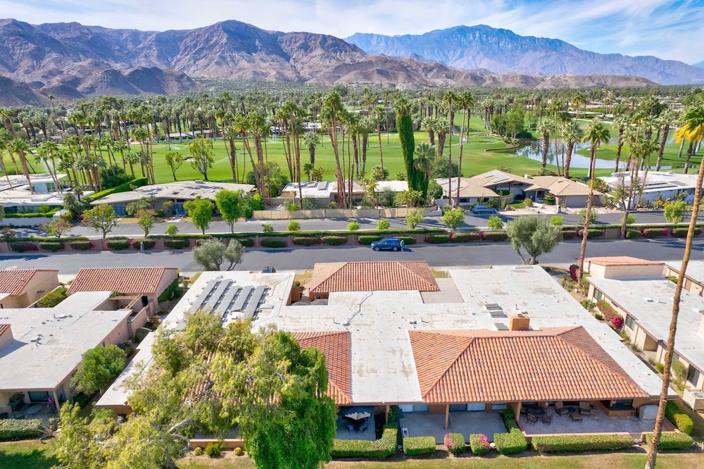 Designer Seville Condo w Golf Mountain Views