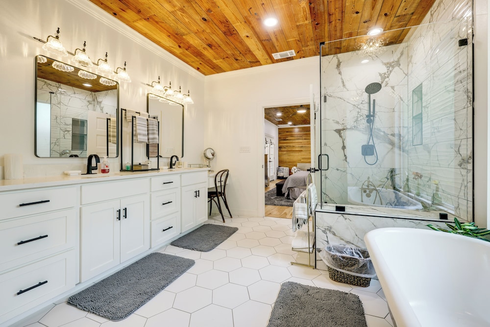 1 Mi to Landa Park: New Braunfels Home w/ Patio!