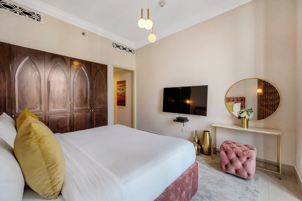 Durrani Homes - Luxe Living at Souk Al Bahar with Burj Khalifa and partial Fountain view