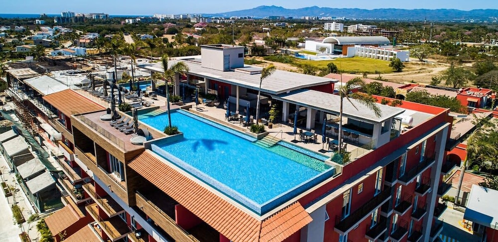 Equipped 3BR House - Pool - Gym - 5 min to Beach