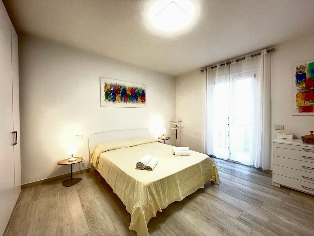 Ida Palace, new Deluxe Seafront Apartment photo 5