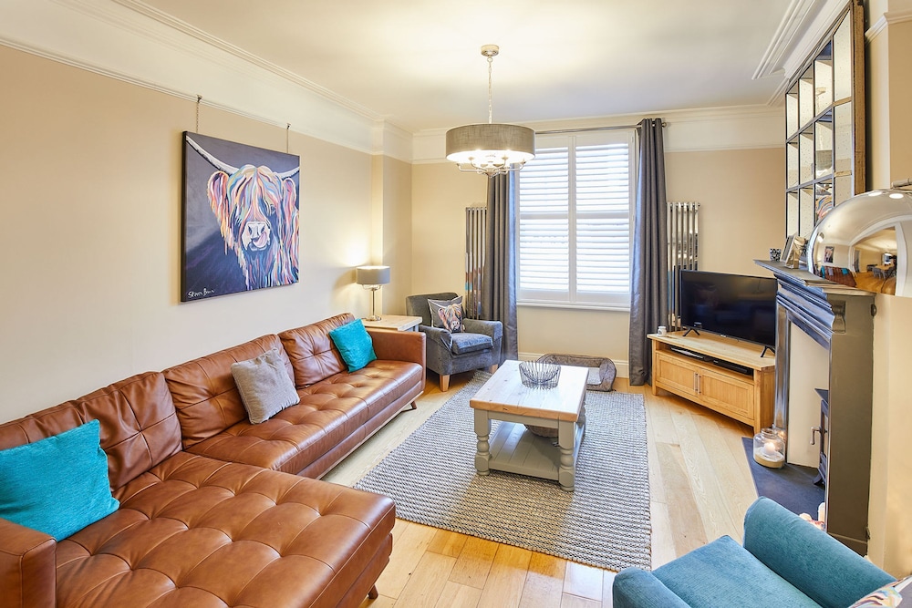 Host Stay Hutton House view 3