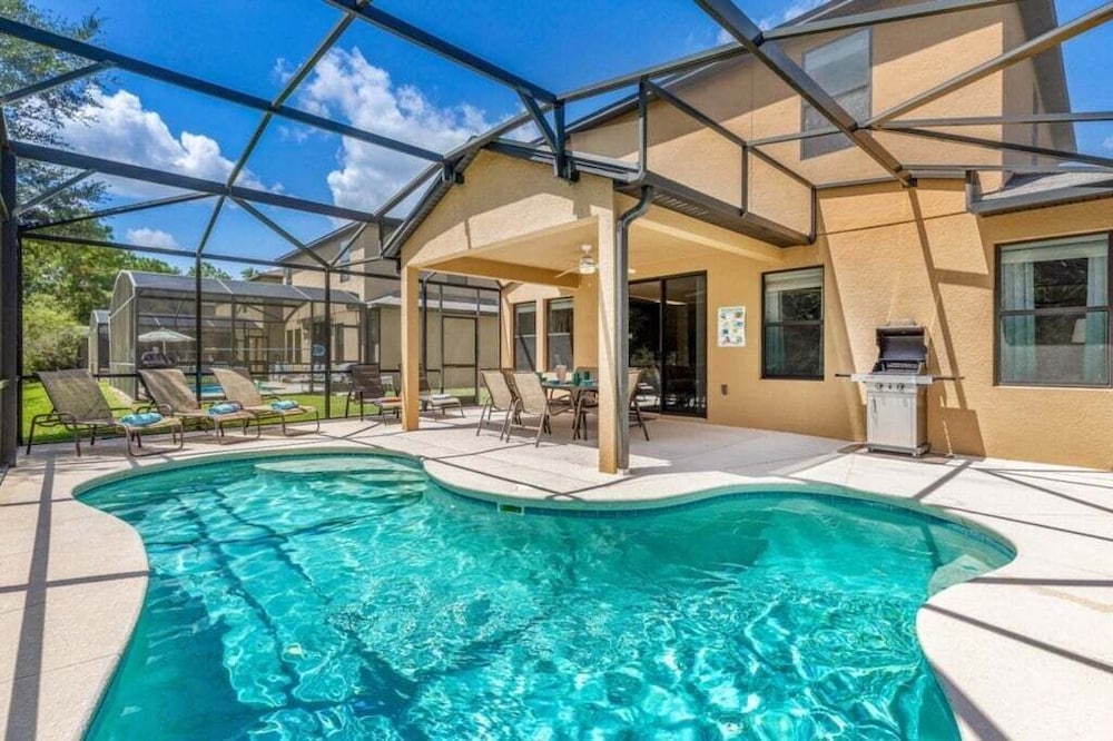 Luxury 4br Retreat W/ Pool, Game Room Near Disney 4 Bedroom Villa