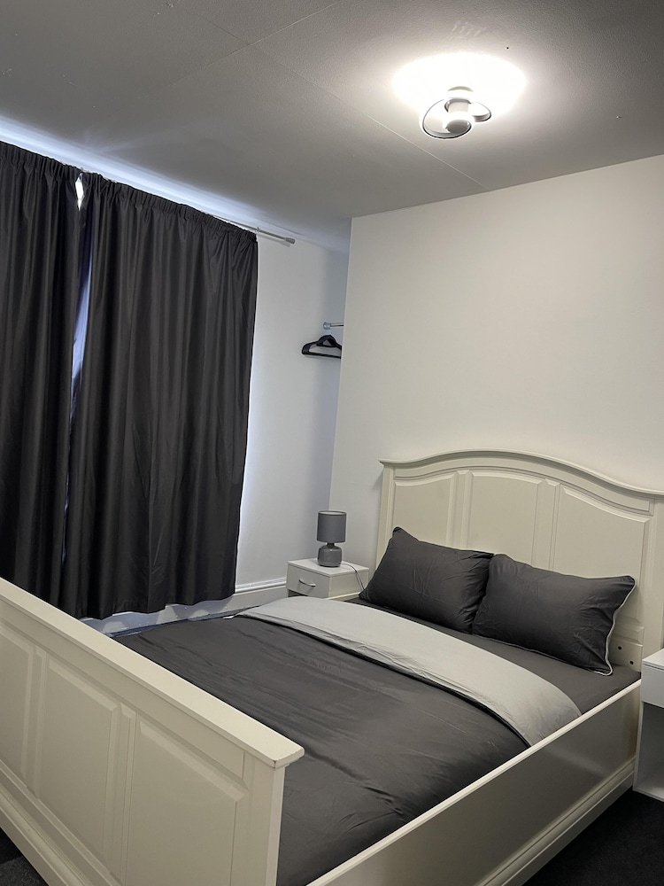 Stunning 1-bed Apartment in Leicester view 2