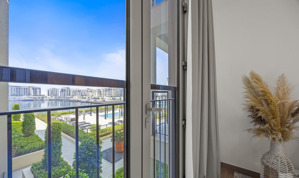 Boho Bayfront 1BR La Sirene Seaport View