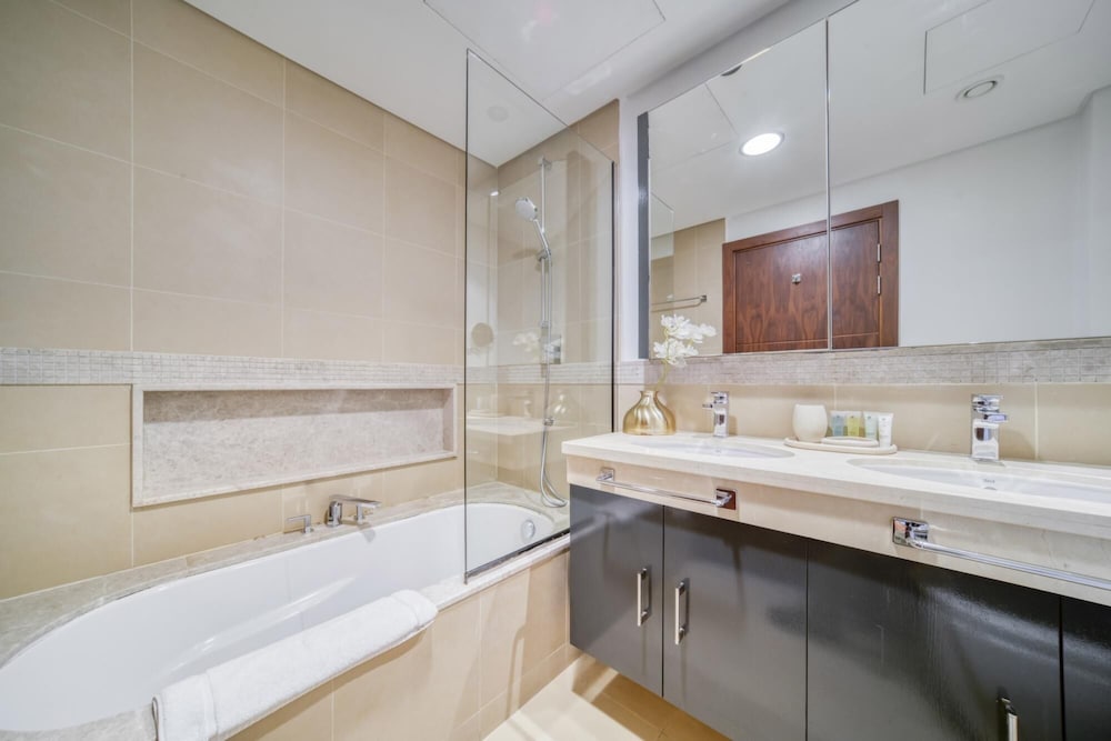 Contemporary Apt With Burj Khalifa View