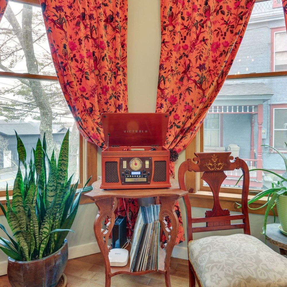 Victorian Lake Oasis