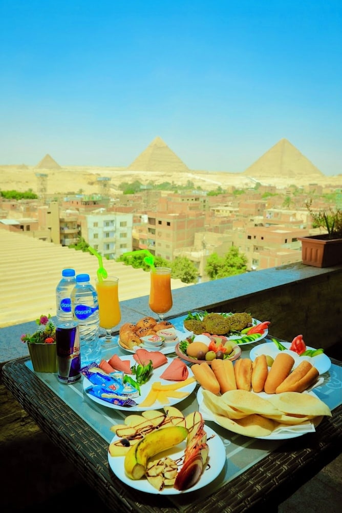 Topaz Pyramids view inn