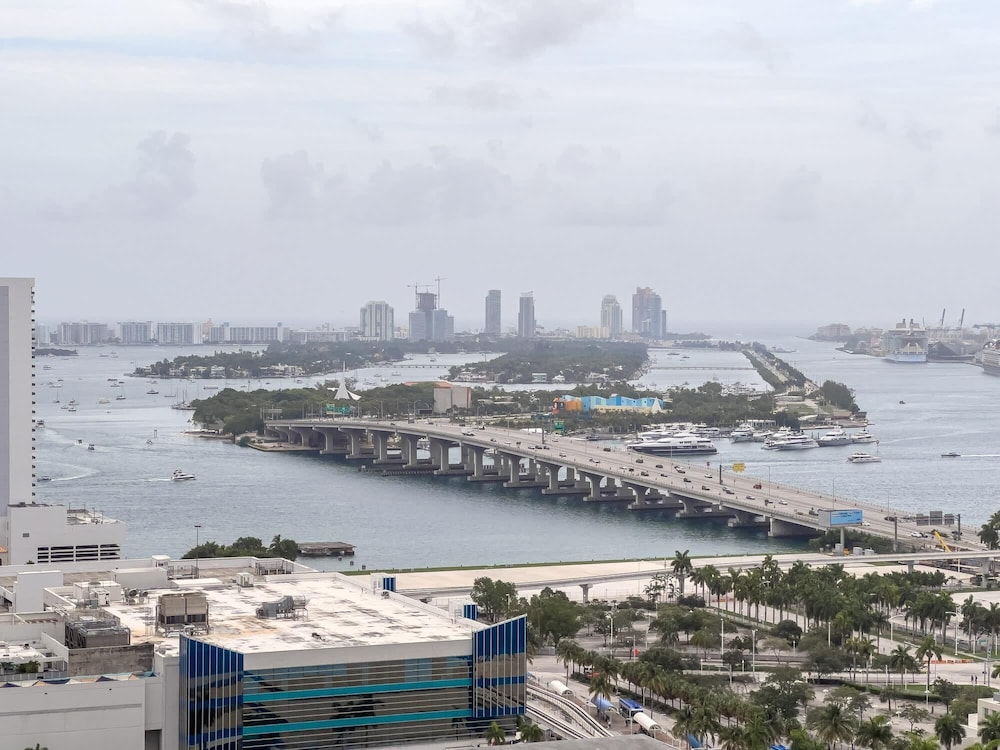 Miami Modern - Lux Amenities Pool Parking