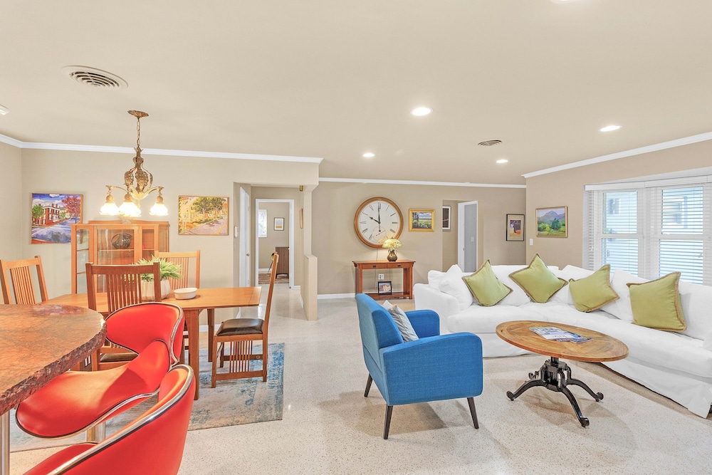 Chic 3BR Sanctuary Steps From The Drive Paradise