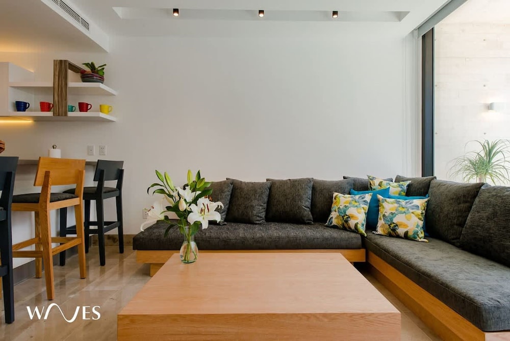 2 Br Steps Away From the Beach Heated Pool