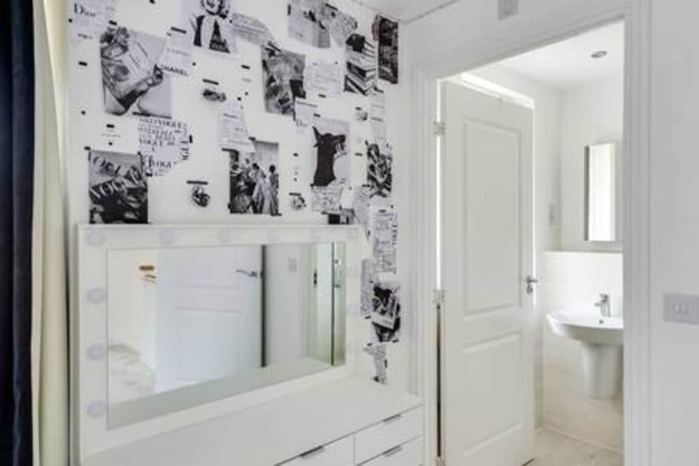 Stylish 4-br House With 3 Ensuite Free Parking