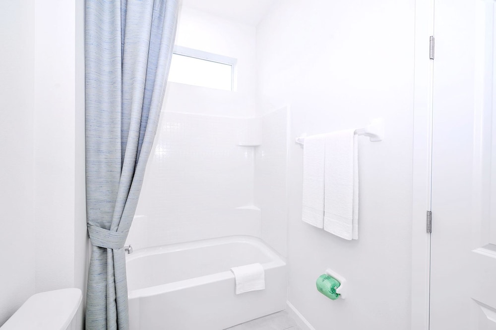 Upstay Mansion w Cinema Games Pool- Sleeps 26