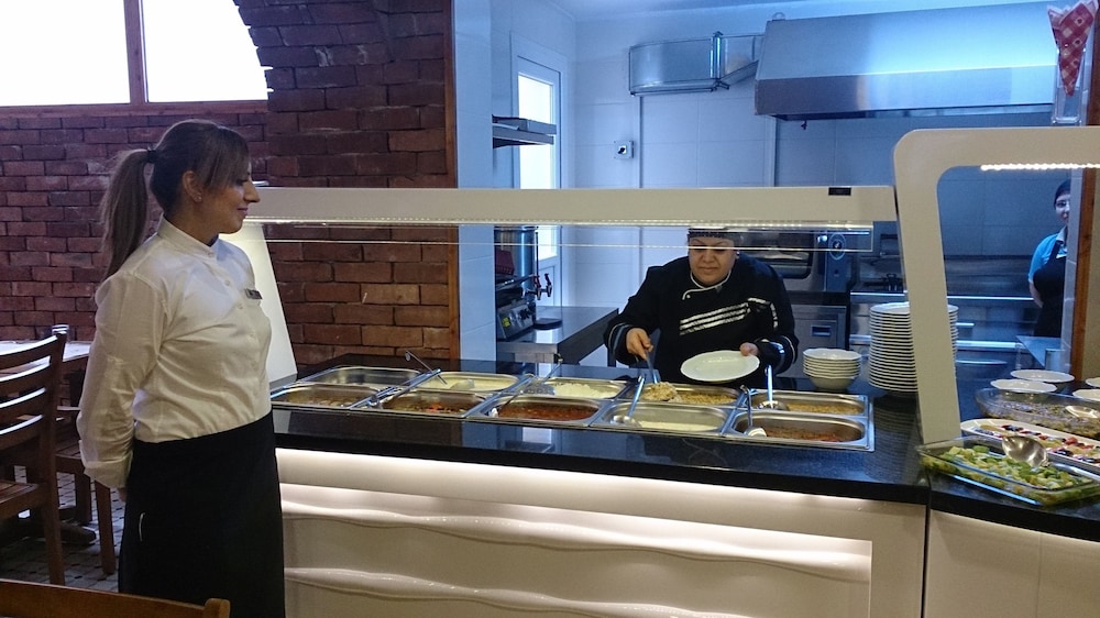 Yürüyüş Yapılan Otel - Image 24