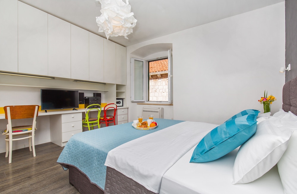 Apartment & Room Joy