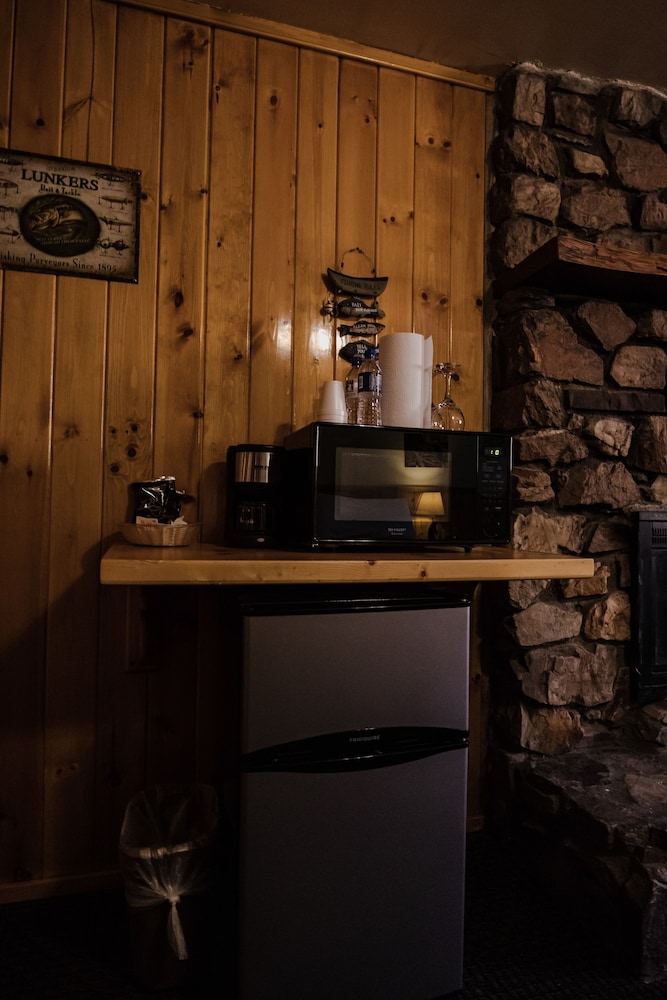 Embers Lodge and Cabins