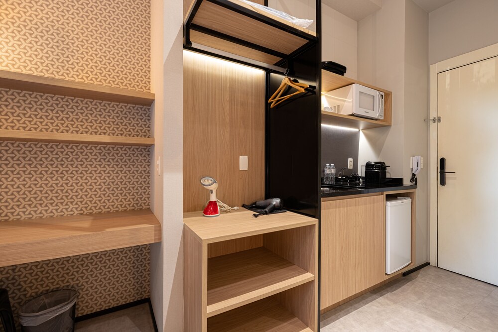 ESD - Studios E-Side By Anora Spaces