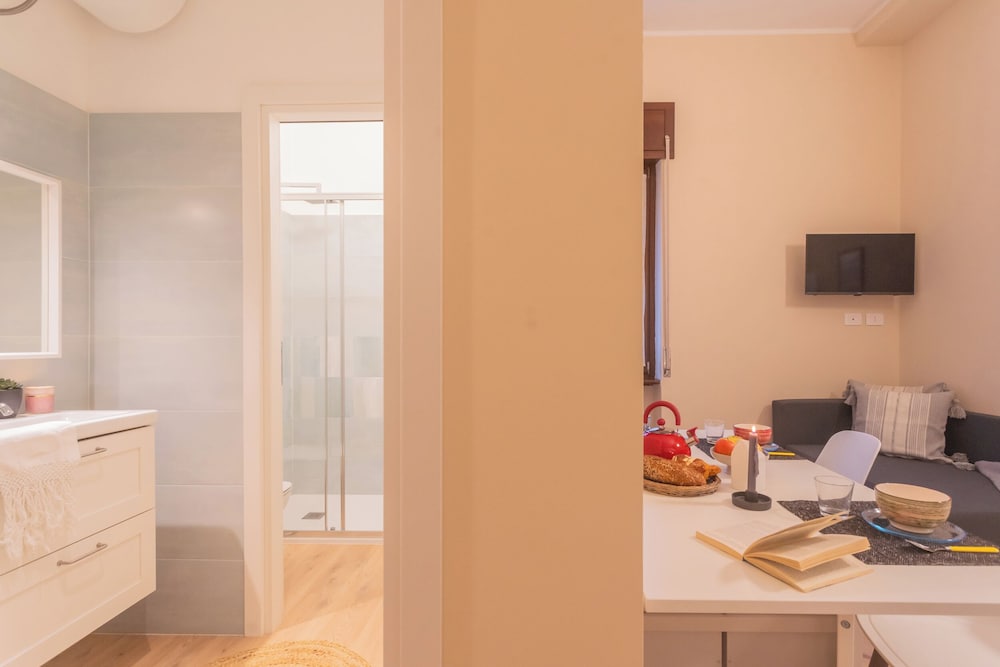 Simar Apartments nearby Como S.G. Train Station by Rent all Como