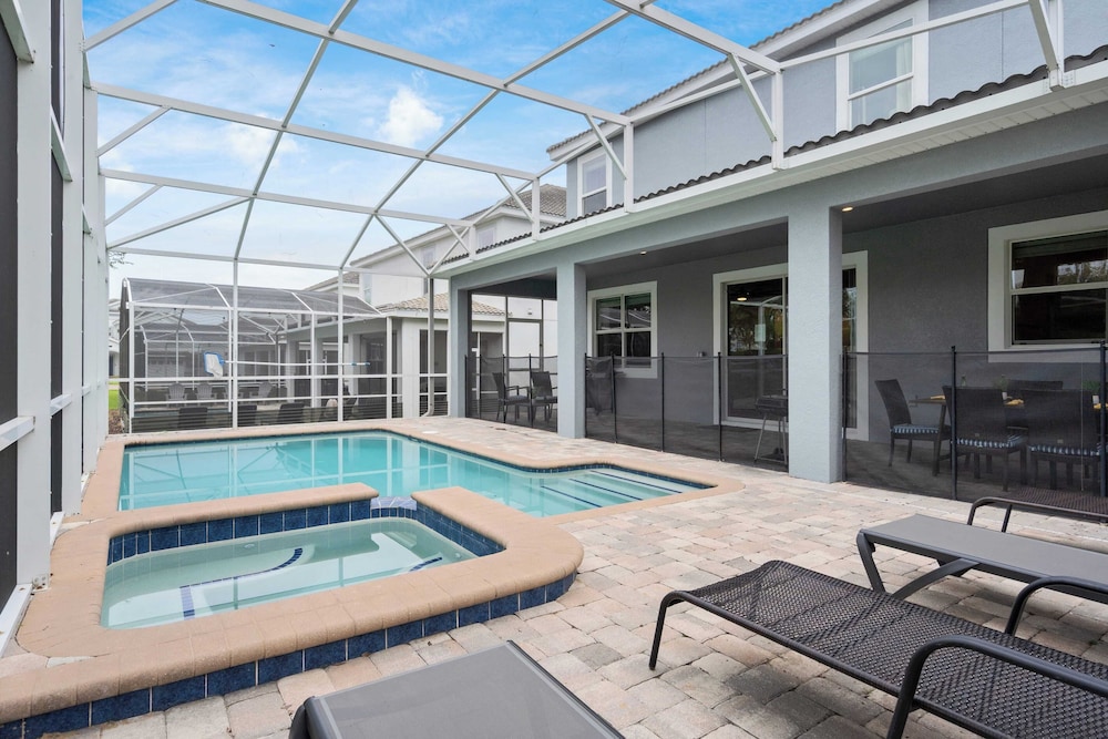 Stinger Luxe Retreat by Avantstay 8BR Luxury Villa Near Disney w/ Pool & Game Room