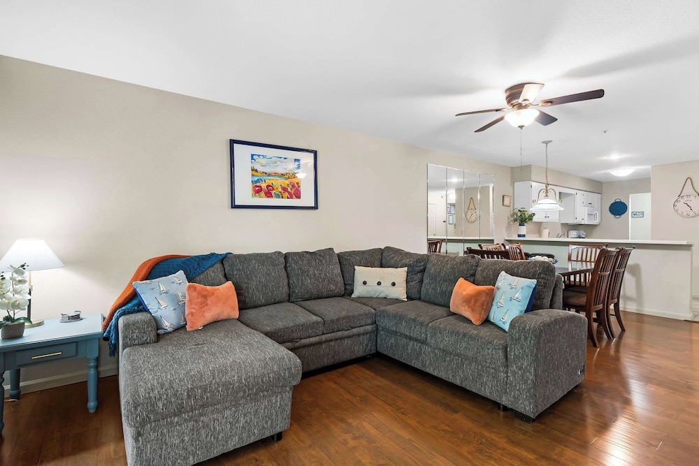 Ron's Retreat Stay for 6 With Resort Amenities