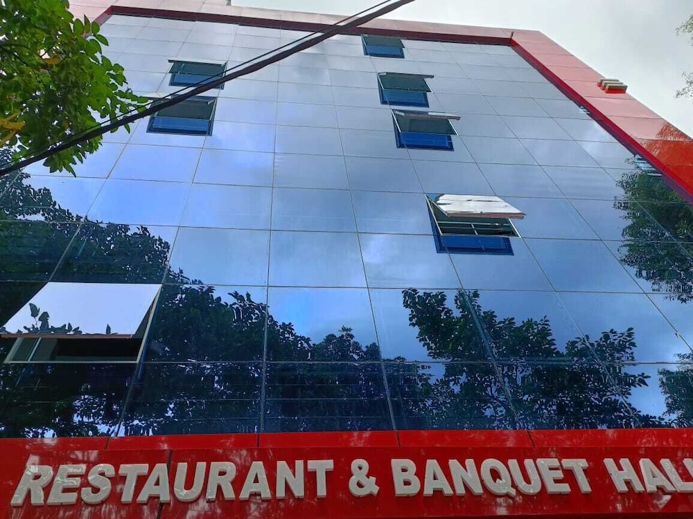 Hotel Rekha International