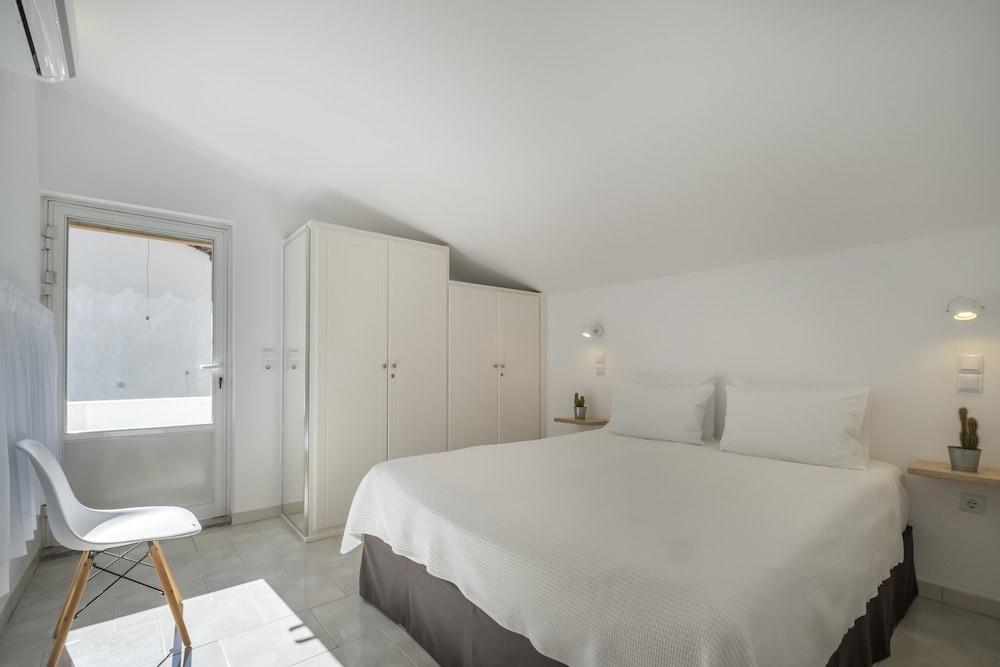 Meli Apartments & Villas