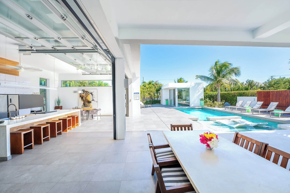 Seaside Family Vacation Villa, Hotel Amenities v2