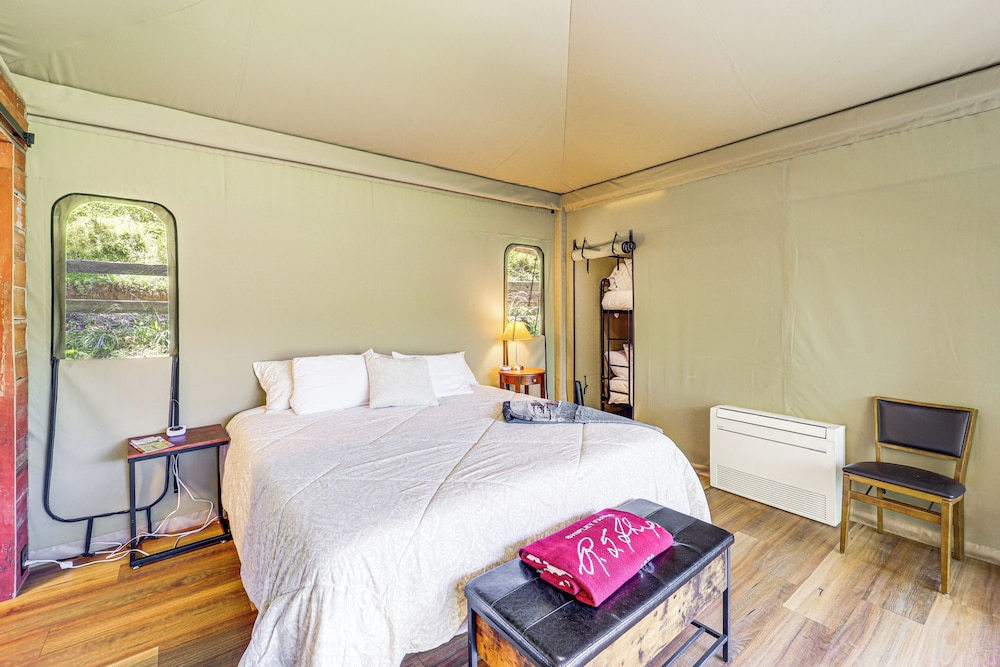 Mtn-view Deck: Scenic Glamping Getaway Near Boone!