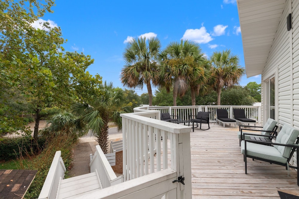 Seas & Greetings! 5BR 4BA House! Elegant Coastal Living Near the Shore